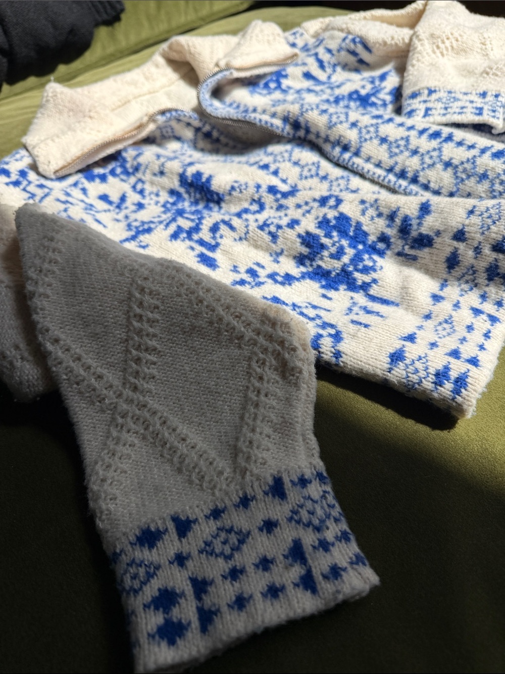 Cream Zip-Up Knit Cardigan with Blue Pattern - Picture 8 of 10